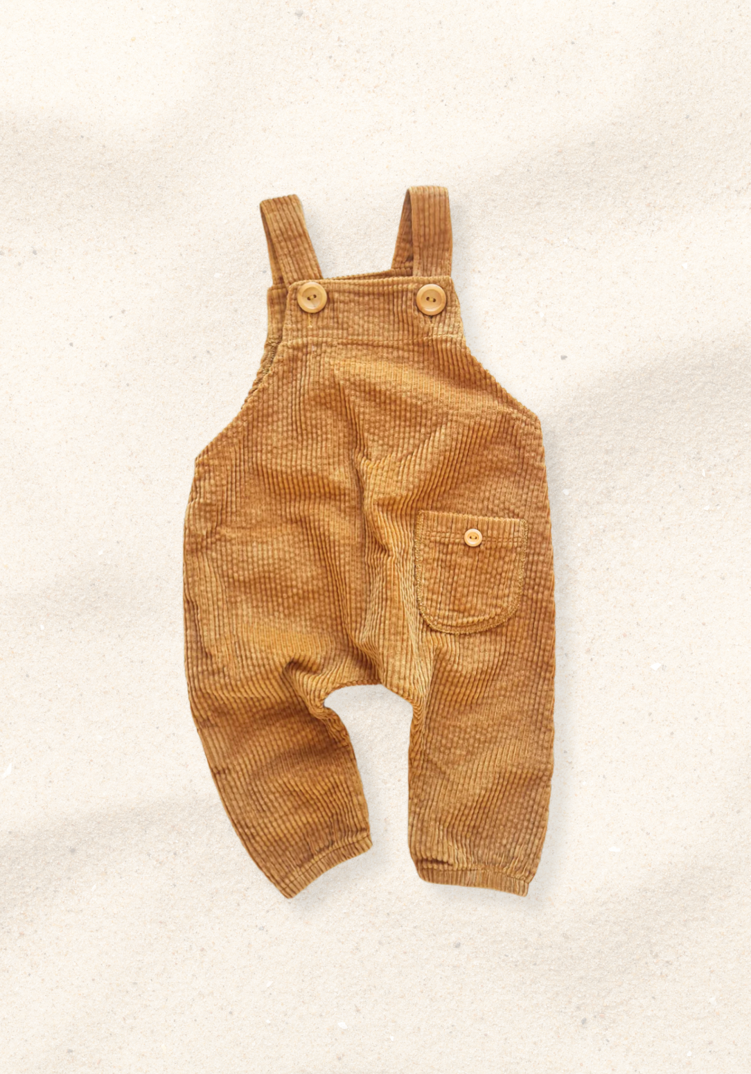 Baby overalls in coffee-colored corduroy with wooden buttons and cozy fit