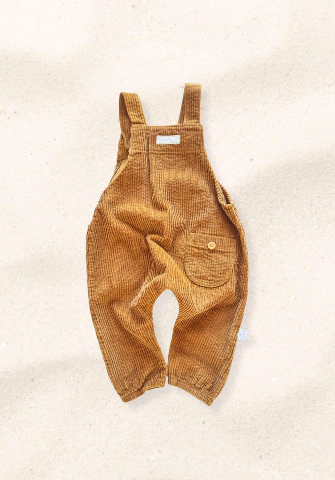 Baby overalls in coffee-colored corduroy with wooden buttons and cozy fit